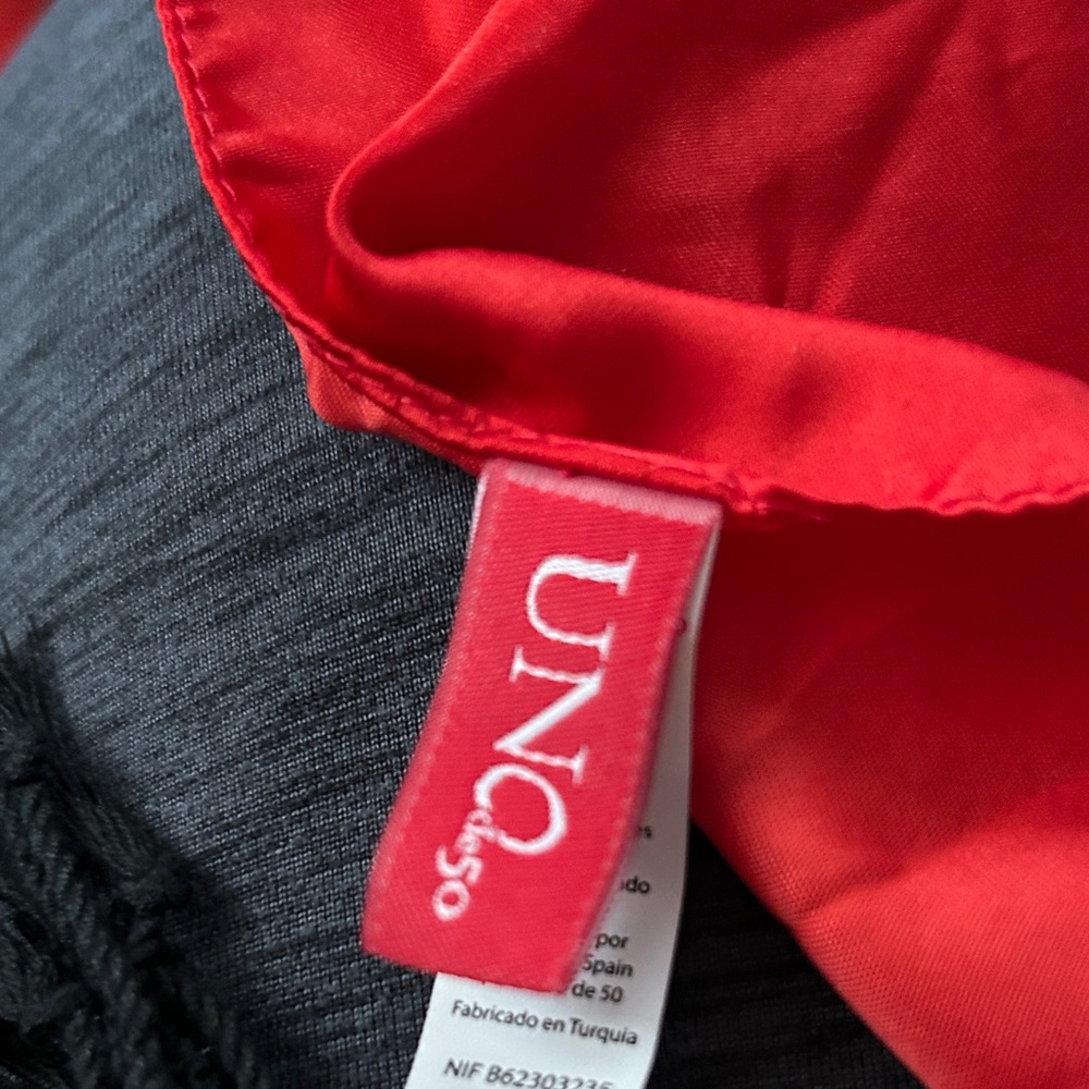 Red and White Graphic Scarf UNO de 50 - Picture 3 of 8